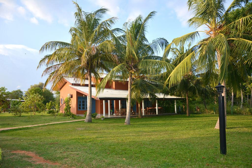 Serenity Lake Resort Yala Tissamaharama Ngoại thất bức ảnh