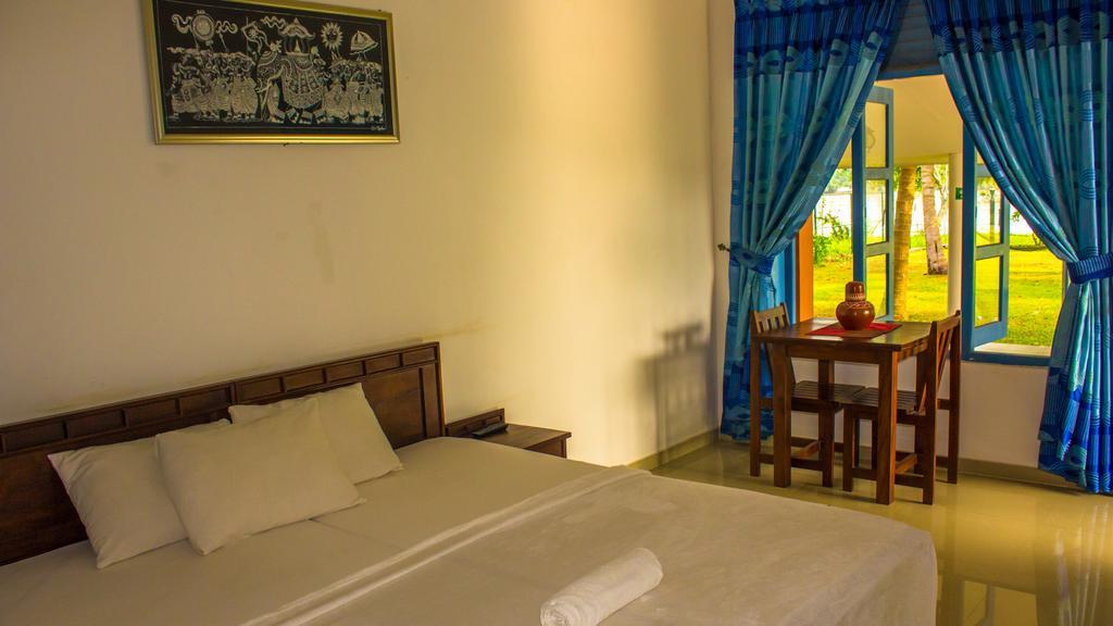 Serenity Lake Resort Yala Tissamaharama Ngoại thất bức ảnh