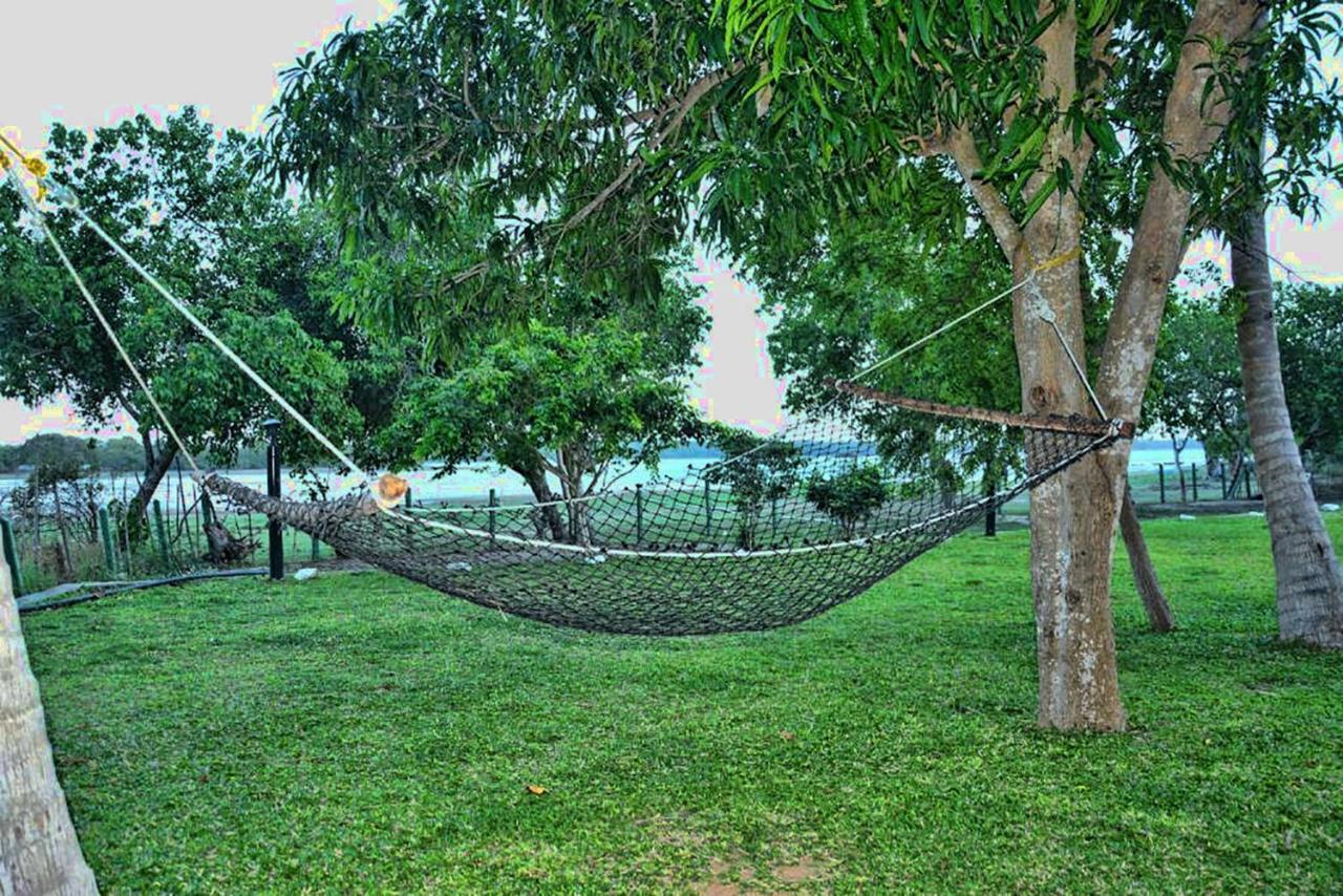 Serenity Lake Resort Yala Tissamaharama Ngoại thất bức ảnh